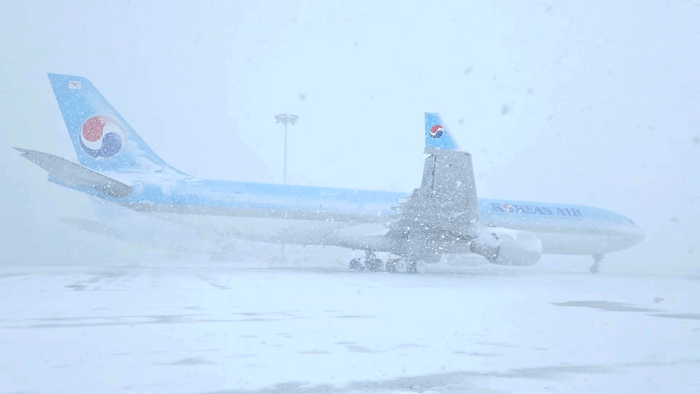가장 차가운 곳에서, 가장 뜨겁게 공항을 지키는 사람들