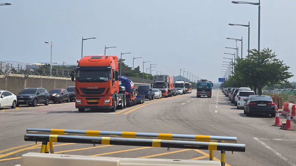 터미널 밖, 또 다른 공항