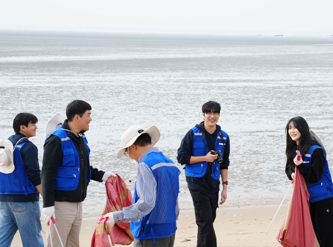 갯벌 위의 하루, 사진기사가 바라보는 해안정화활동 현장 스케치